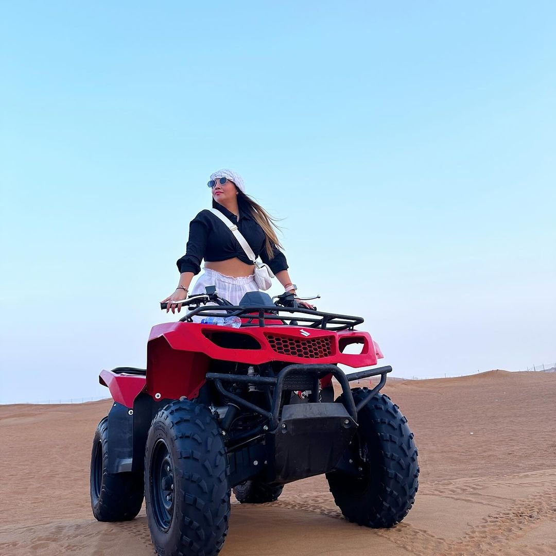 driving quad bike in dubai desert
