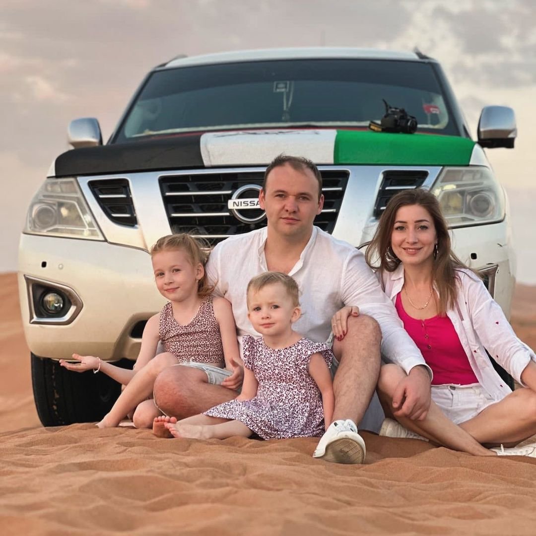 kids-with-parents-in-dubai-desert-safari-tour