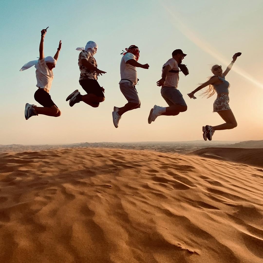 group-jumping-desert-dubai-safaris