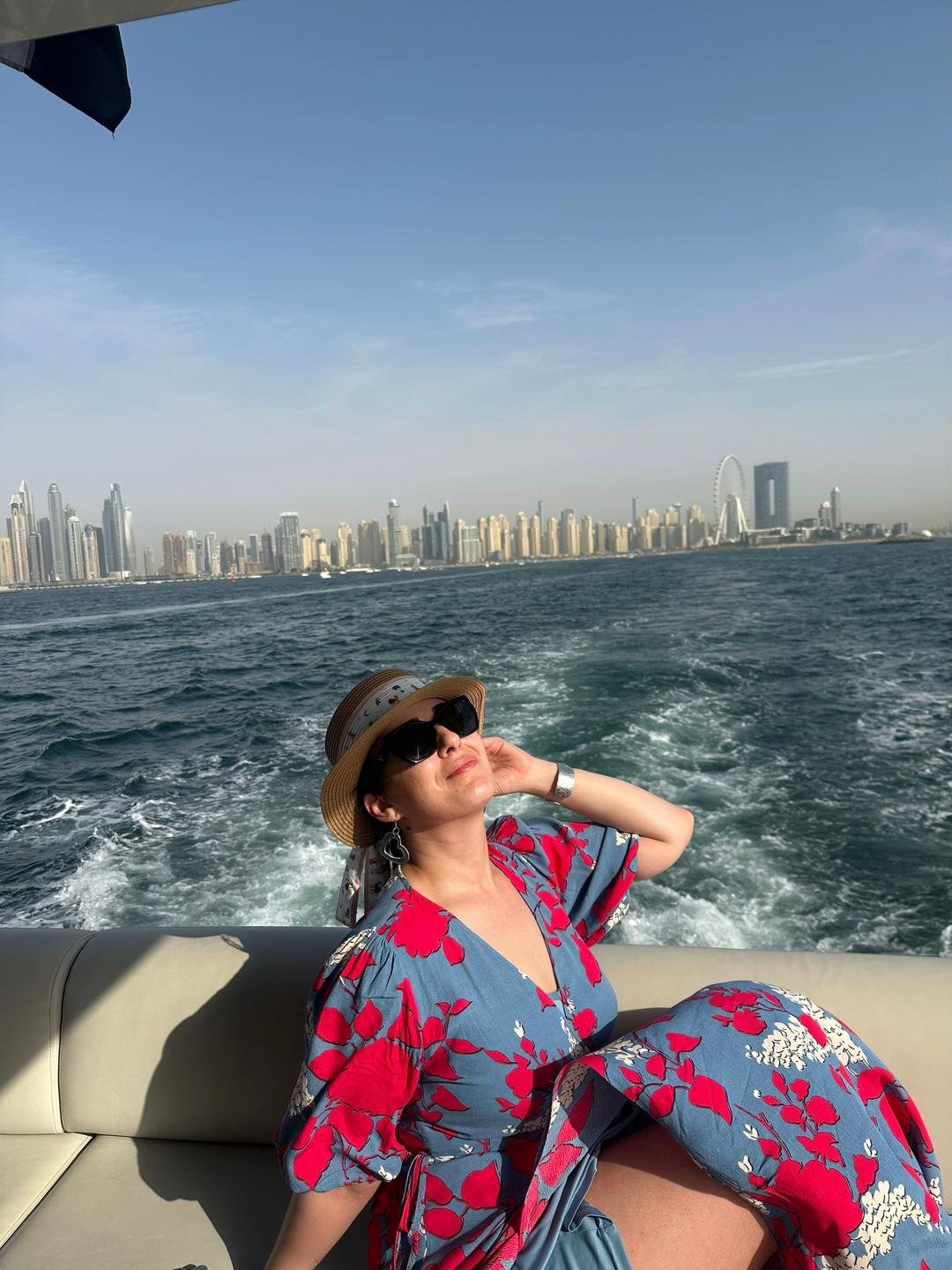 Private yacht booking in dubai